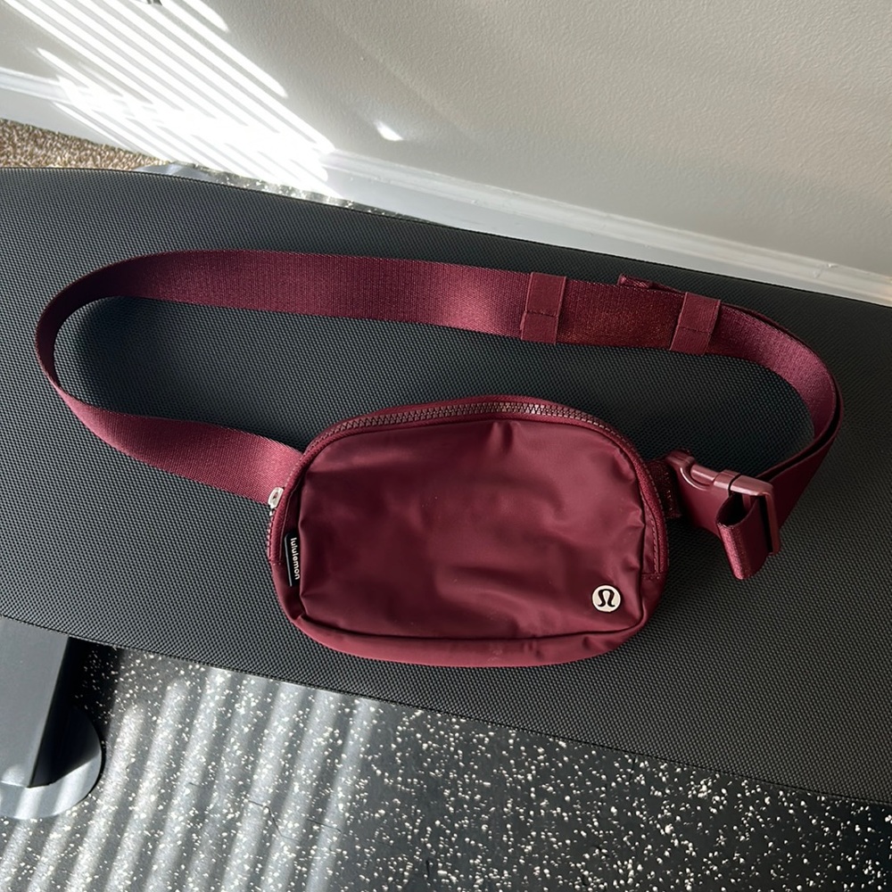 Lululemon Belt Bag in Maroon